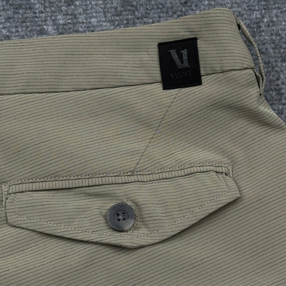 Vuori Pebble Shorts Mens 30 FITS 32 Gravel 8" Performance Stretch Golf V399 - Picture 6 of 7